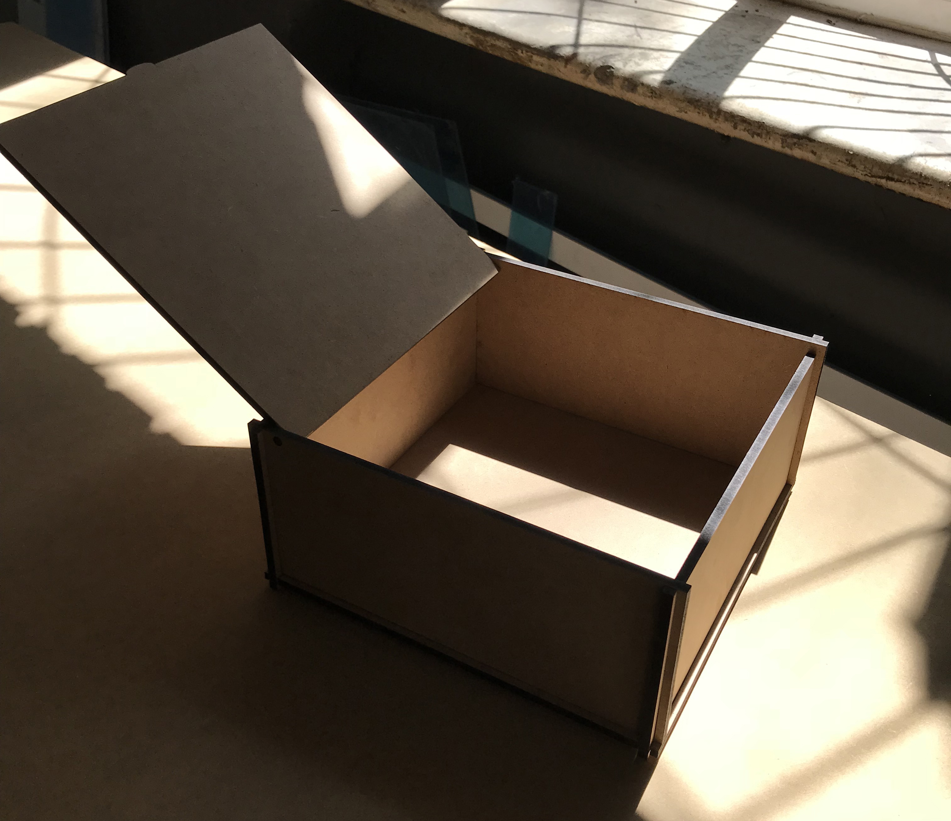 30 на 30 на 20 см - коробка для ваших подарков